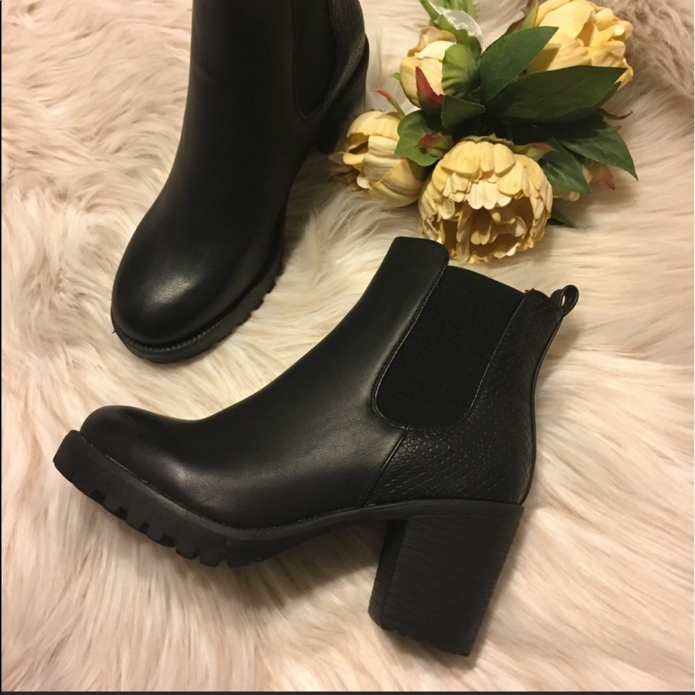 FAUX LEATHER ANKLE BOOTS